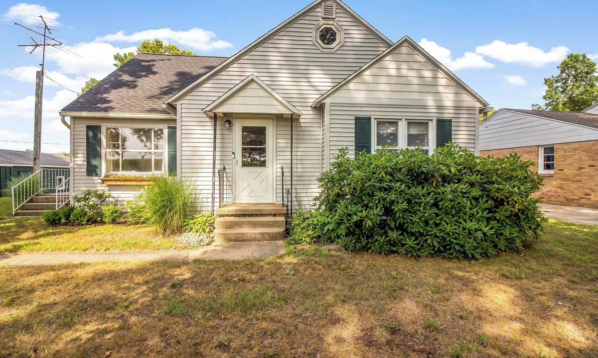 Fennville House | New Listing! Stylish Country Escape in Fennville