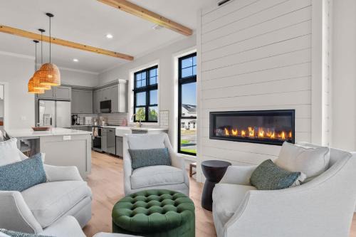 Egg Harbor House | New Luxury Condo - Egg Harbor-Indoor Pool Gym