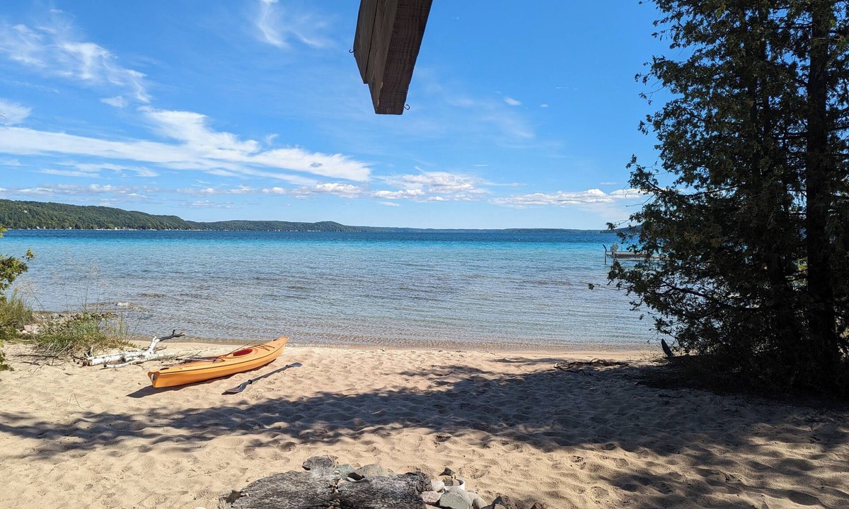 Frankfort Cottage | New! Lwardcove - Gorgeous Beachfront Beauty on Crysal Lake with a Kayak Included!