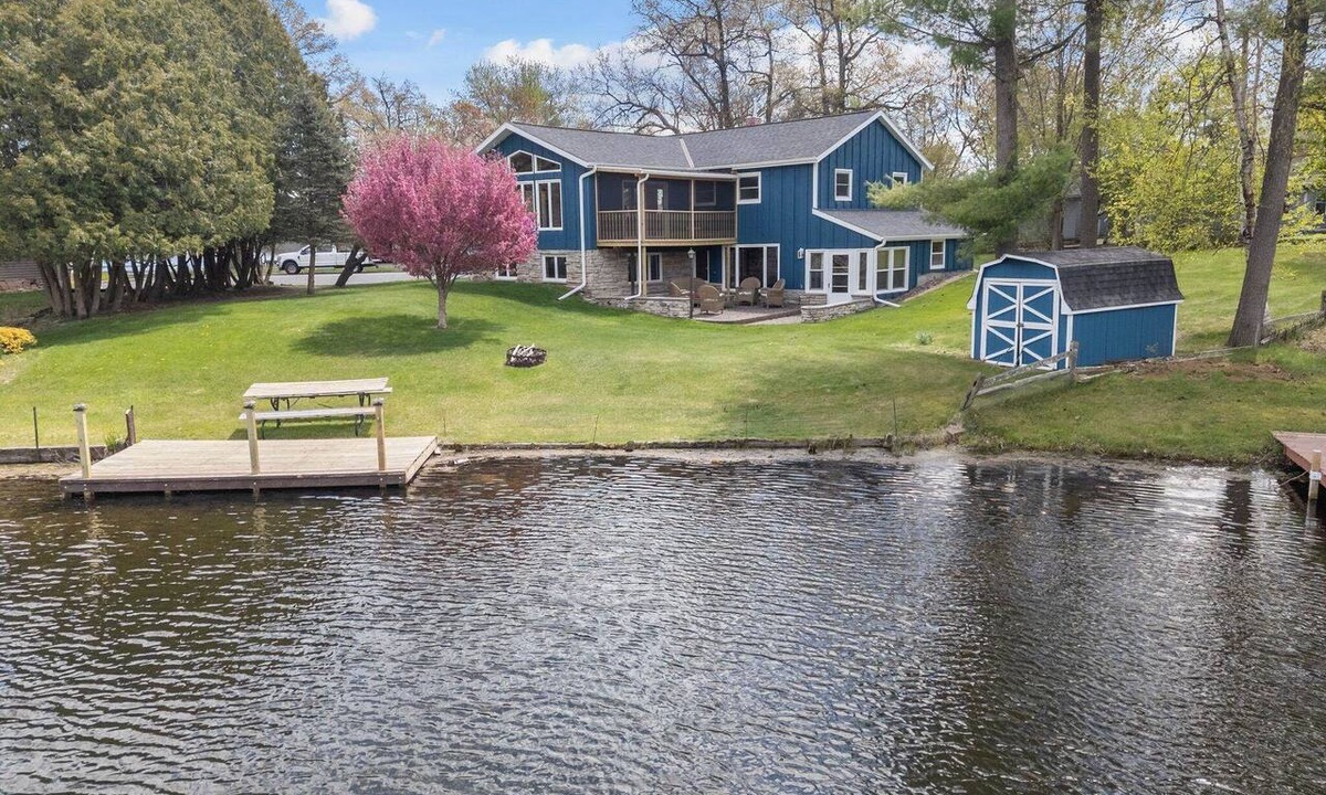 Iola House | NEW! New! New! The Island House at Lake Iola