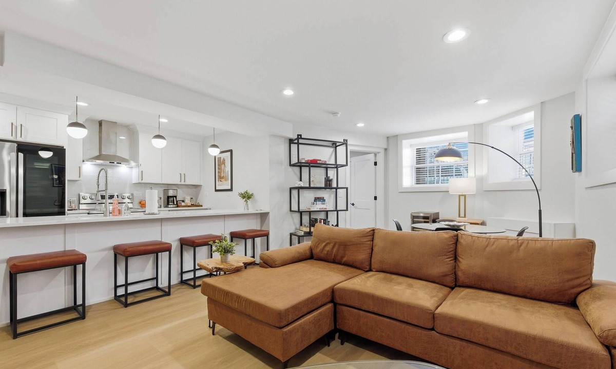 Andersonville Condo | NEW! Newly Renovated 3BR/2BA in Heart of Andersonville