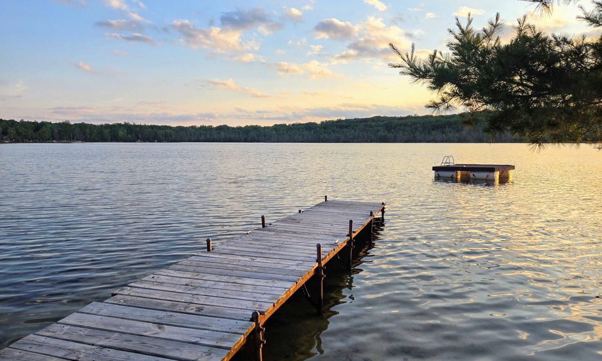 Goodman Cabin | NEW! Sandy Lakefront Cabin – Sleeps 10 with Kayaks & ATV Access