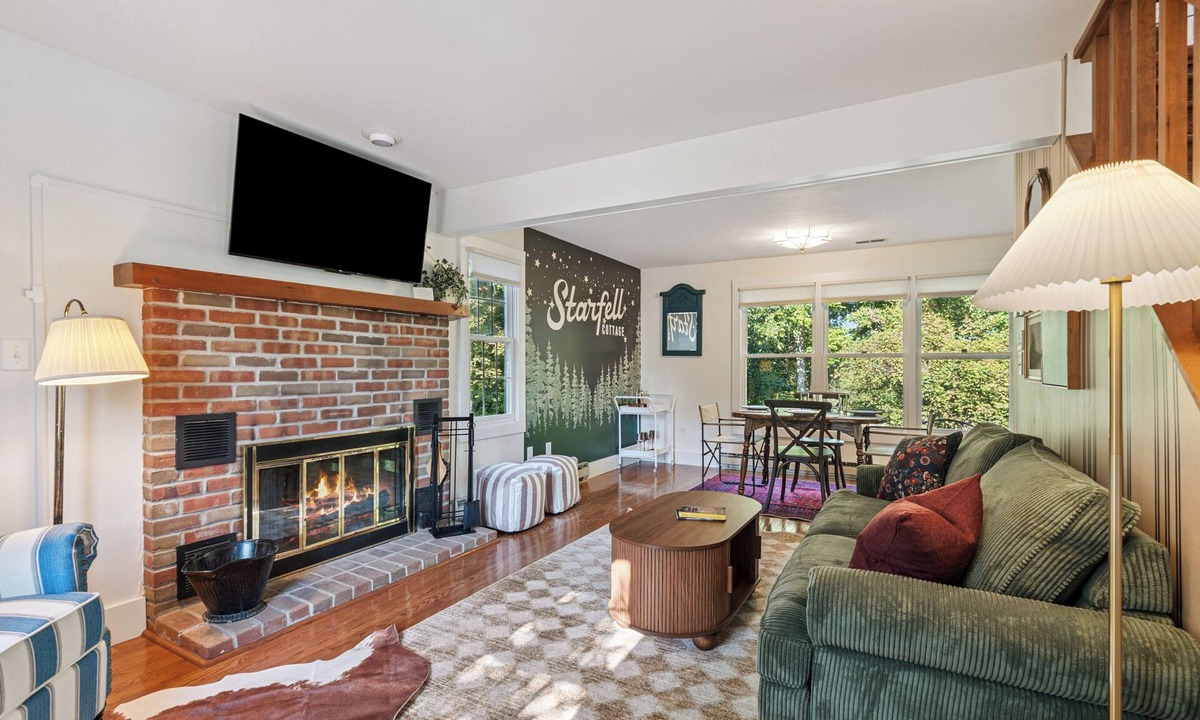 The Galena Territory Cottage | NEW! Updated Home, King 2 bdrm, Firepit, Pools, Lake, 5 Miles to Downtown Galena