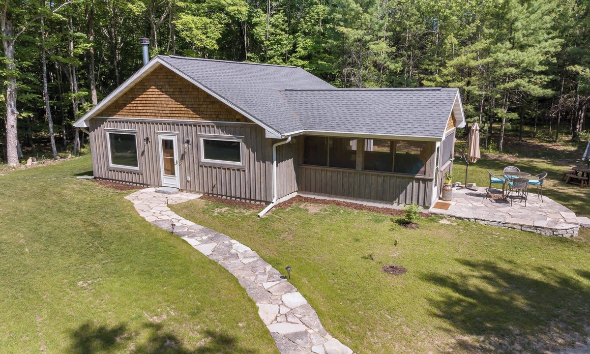 Fish Creek Cabin | Newly constructed log cabin: Gibraltar Getaway