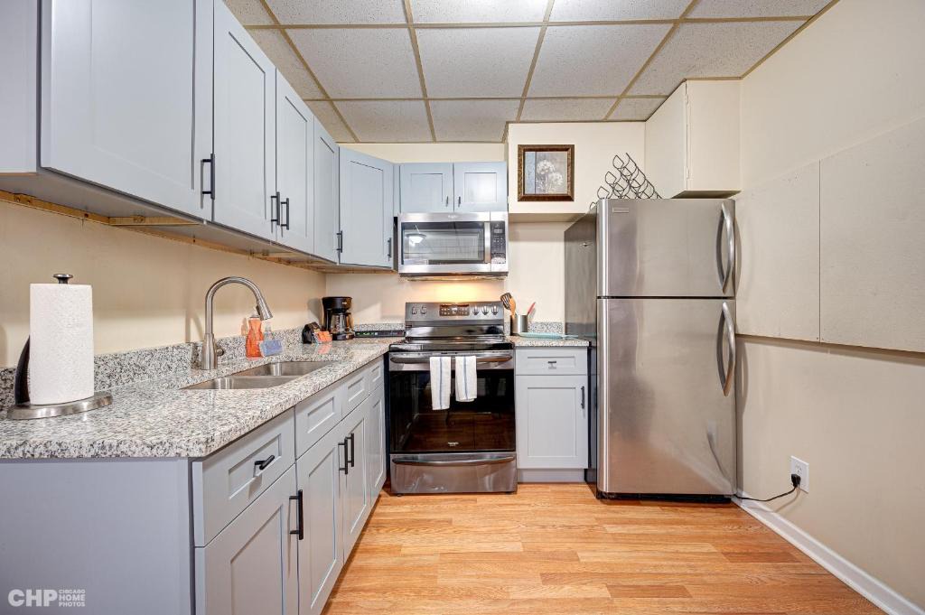 Heart of Chicago Apartment | Newly Renovated Studio in the Heart of Pilsen condo