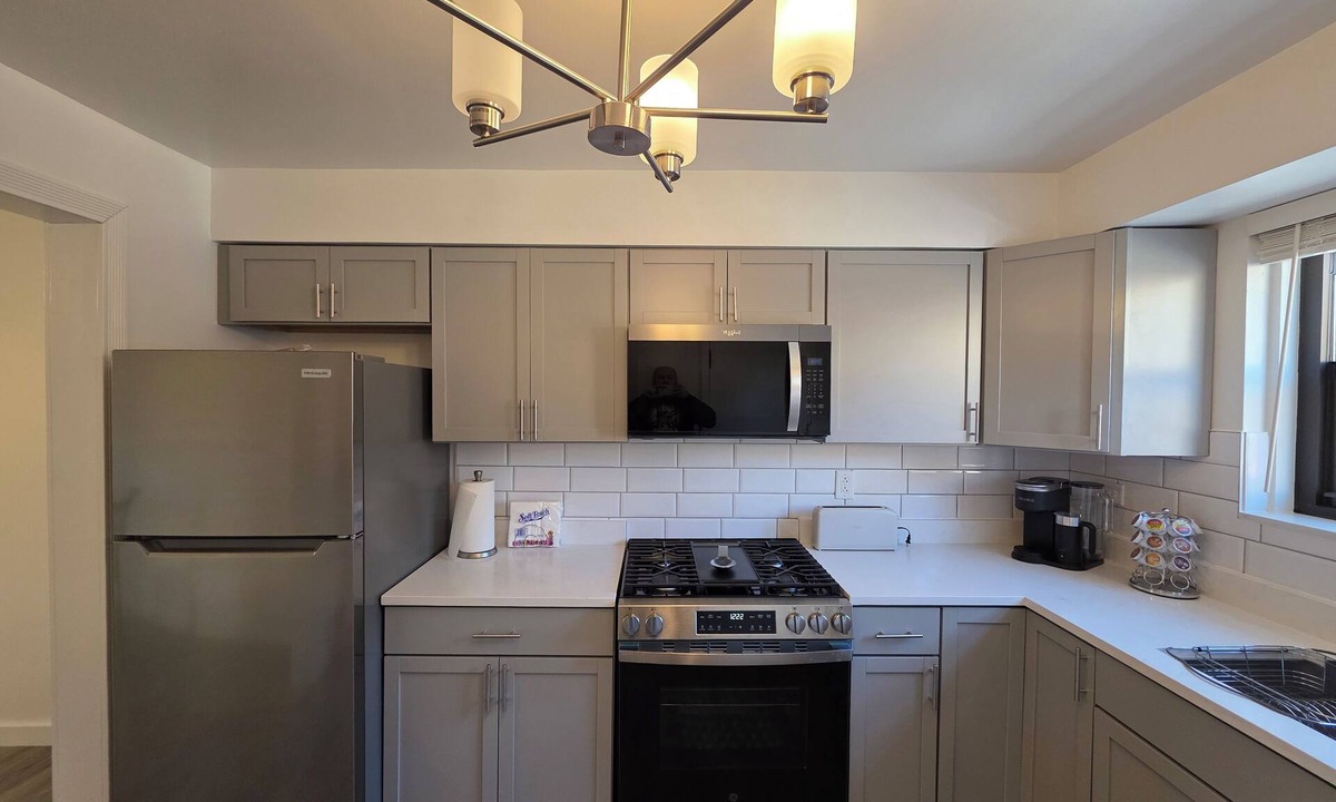 Skokie Apartment | Nice 1-bedroom apartment with AC in charming Skokie