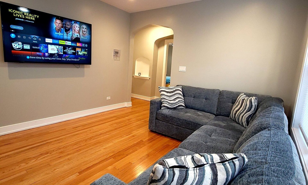 Calumet Heights Apartment | Nice 4-bedroom apartment near everything