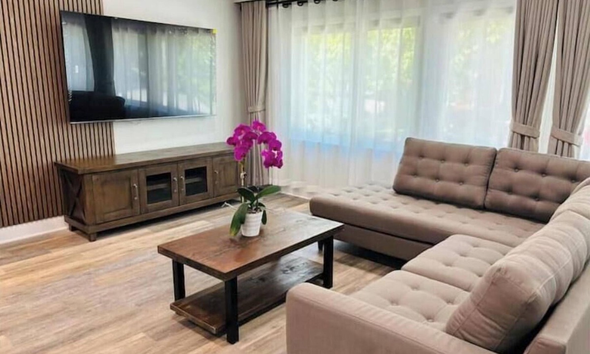 Oak Park Apartment | Oak Park 3BR/2BA Walk to Frank Lloyd Wright & Hemingway Home, 15 Min to Chicago