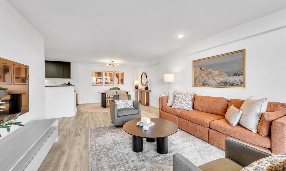 Oak Park Apartment | Oak Park Gem Next to Green Line