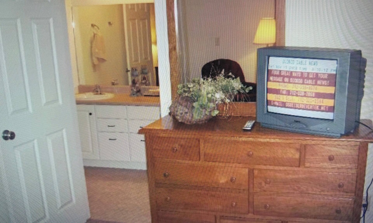 Spirit Lake Apartment | One Bedroom with Sofa Sleeper OKOBOJI Village West Resort 8/8-8/15/2026