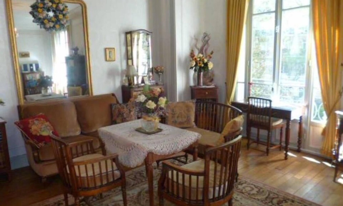 Montmartre Apartment | Paris 18 Montmartre: Charming style in Montmartre with public garden view