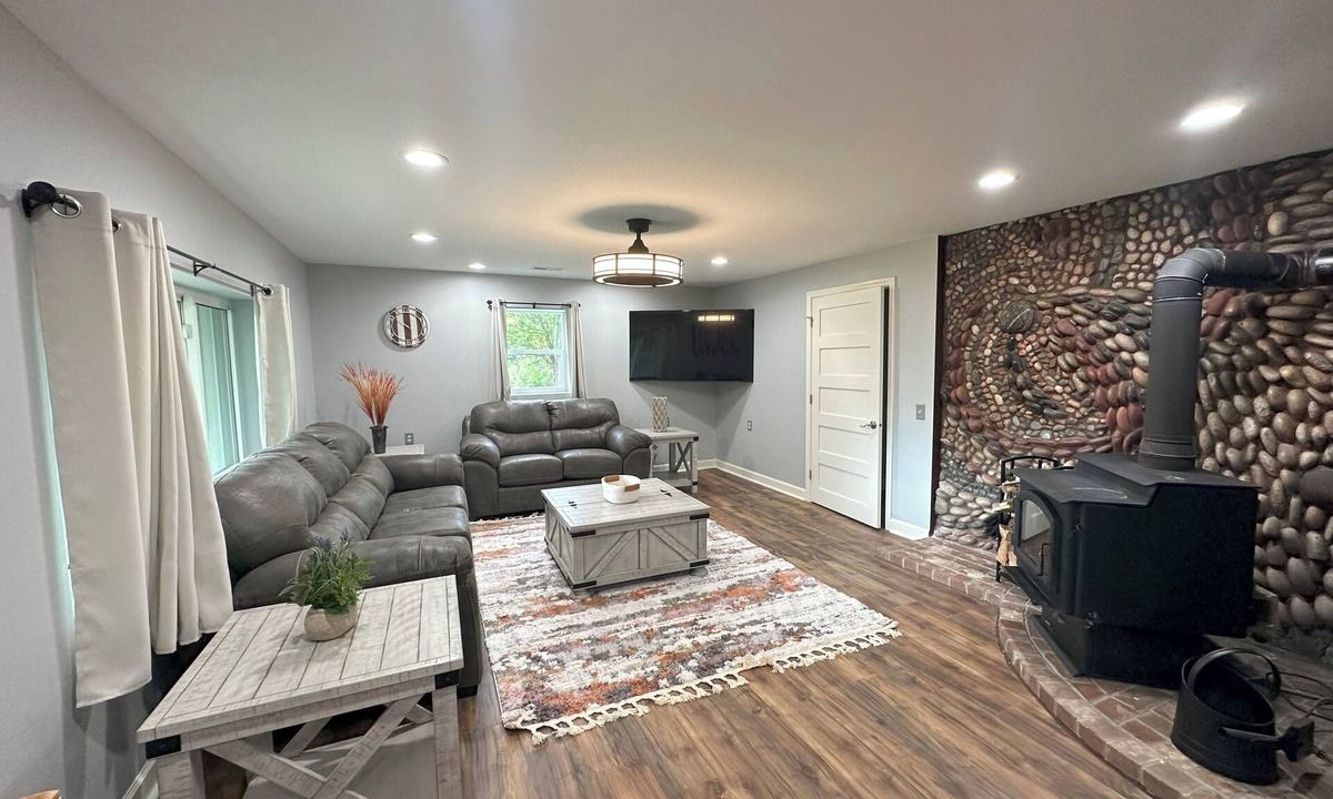 Glenwood House | Peaceful completely renovated country home close to wedding venues and the metro