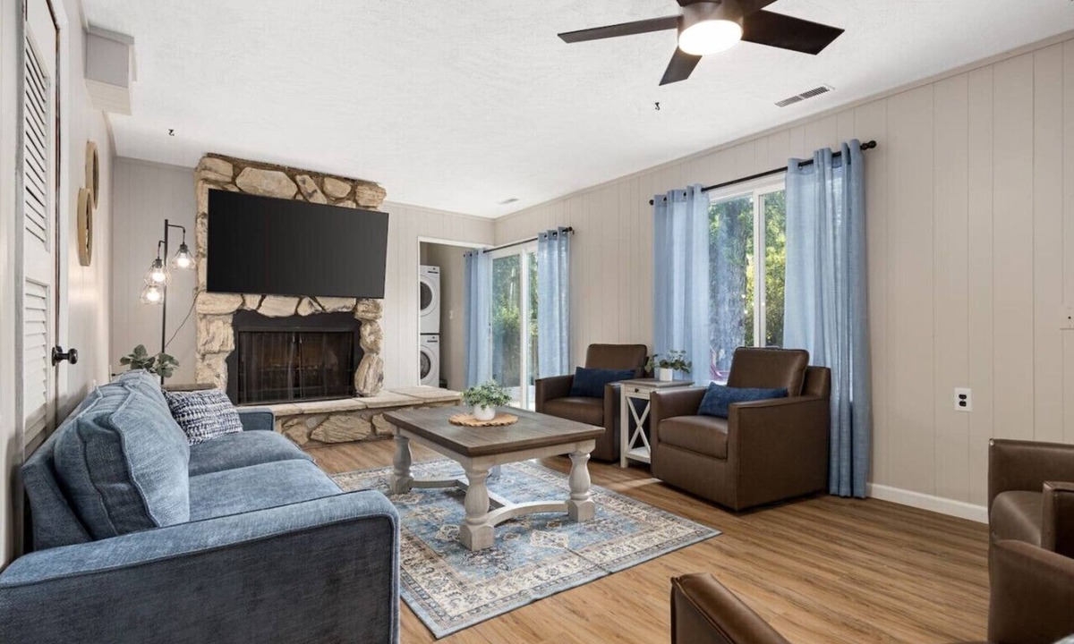 Groveland House | Peaceful Park Living - 3BD 10mins to DT Peoria