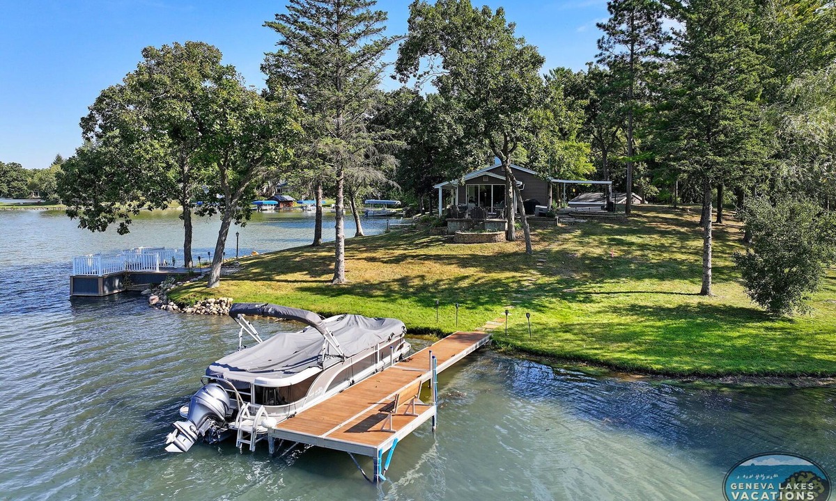 Whitewater House | Peninsula Paradise 230' Lakefront, 2 Piers, Fire Pit, Kayaks, Panoramic Views
