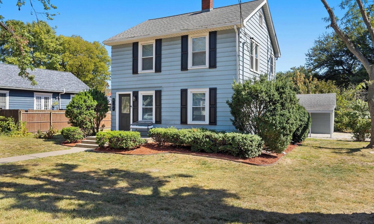 Peoria Heights House | Peoria Heights 3BR/3BA Home – WiFi, Family-Friendly, Convenient