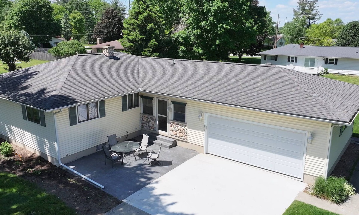 Birch Run Township House | Pet friendly! 3 bedroom, 1.5 bath, close to Frankenmuth and Birch Run