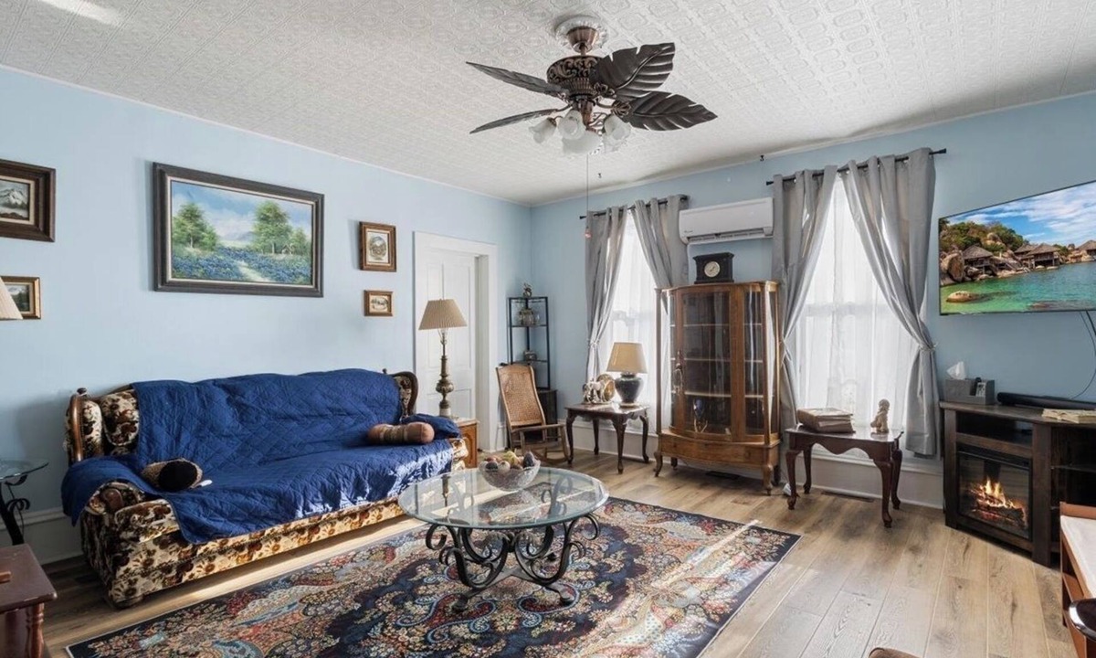 Opheim House | Pet-Friendly Historic 4BR Home in Illinois