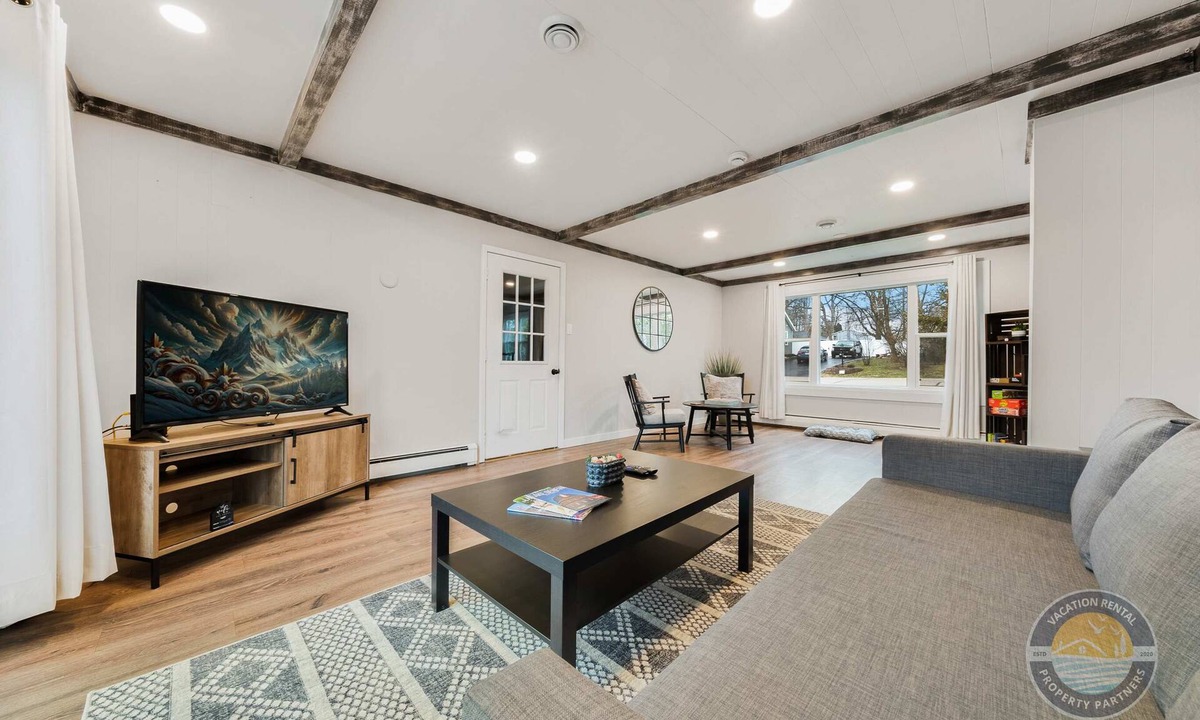 Lake Geneva House | Pet-Friendly Lake Geneva Home with Game Room