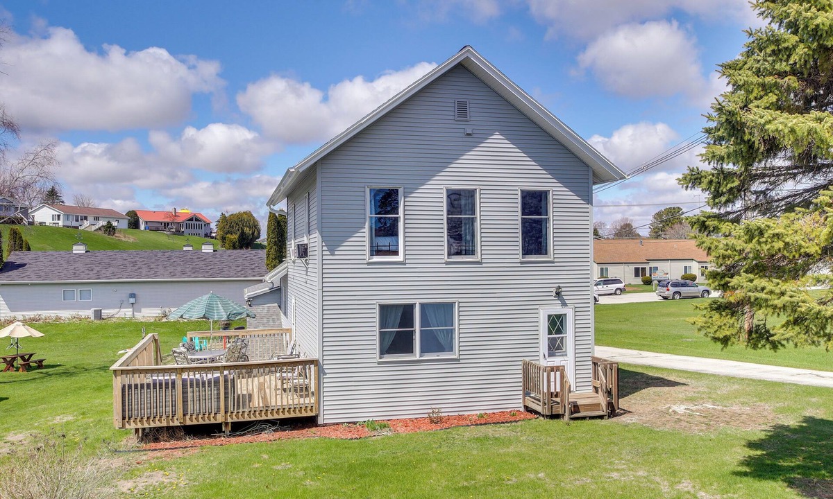 Algoma House | Pet Friendly Near Beach w/Grill, Firepit, Games