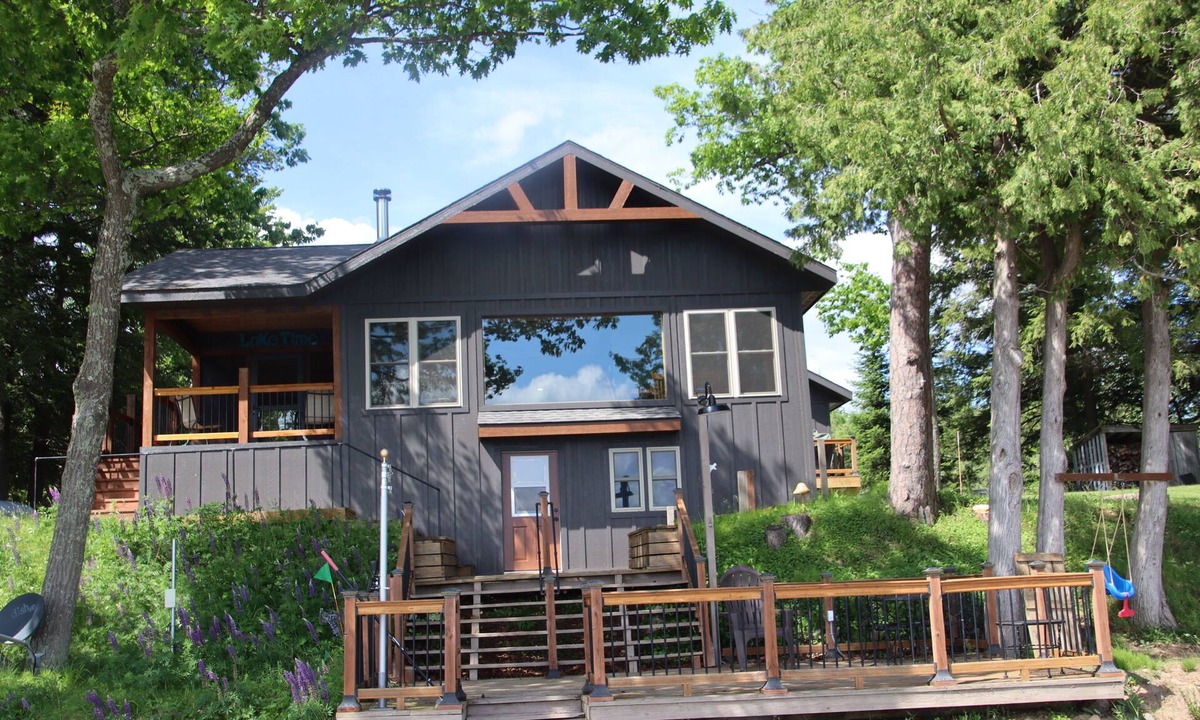 Pickerel House | Pickerel Lake: NEWLY RENOVATED 3 bed/2 bath home on 300' of beautiful frontage