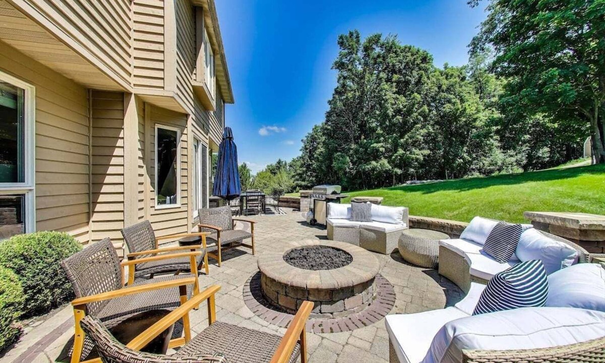 Lake Geneva House | Pickle My Fancy | Pickleball, Basketball, Sauna, Game Room, Sleeps 13