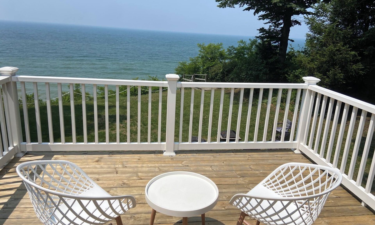 Whitehall House | picturesque Lake Michigan retreat-Lake front with private beach!