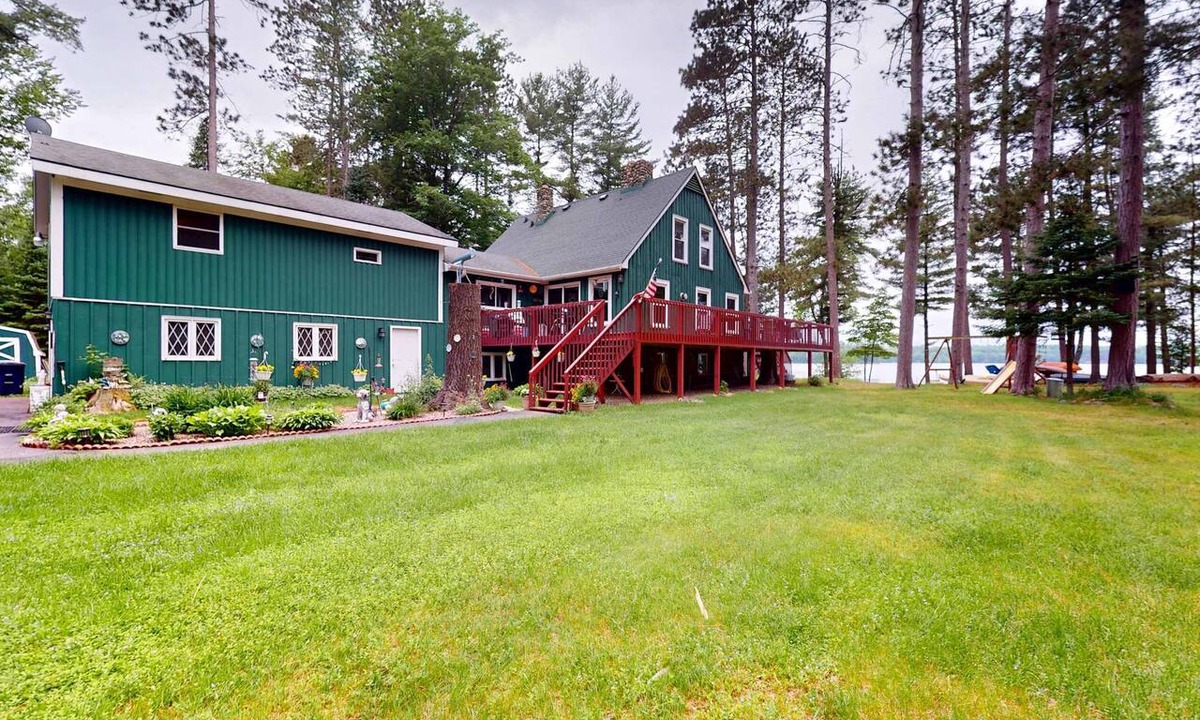 Conover House | Pioneer Paradise - Lakefront home