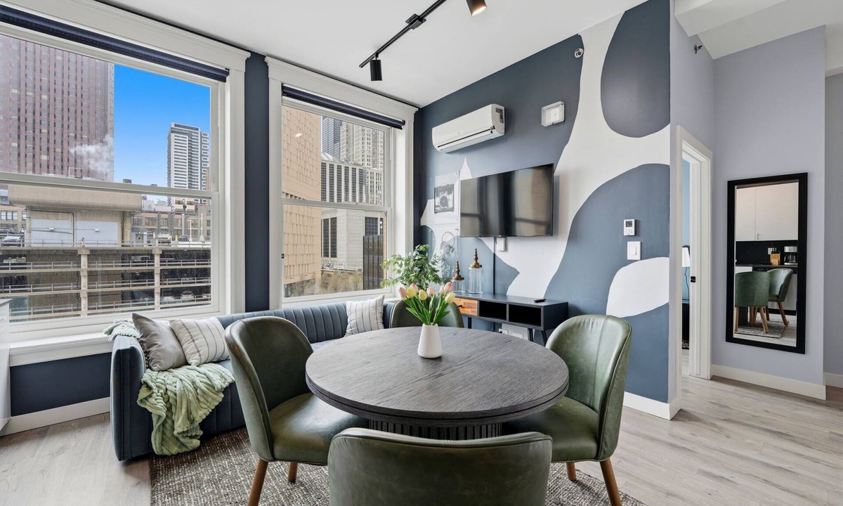 The Loop Hotel | Plymouth Collection: 3BD 2BA with Gym & Rooftop