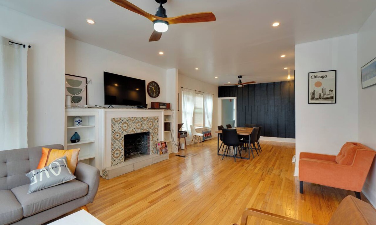 Greater Grand Crossing House | Pool Table! Pet-Friendly Haven 6 Mi to Rate Field