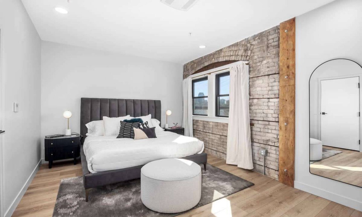 Grand Rapids Apartment | Premiere king suite at The BlueJay