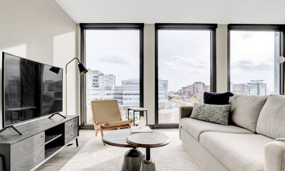Illinois Medical District Apartment | Premium Medical District 2BR w/ Gym + W/D, 1 block to L, by Blueground