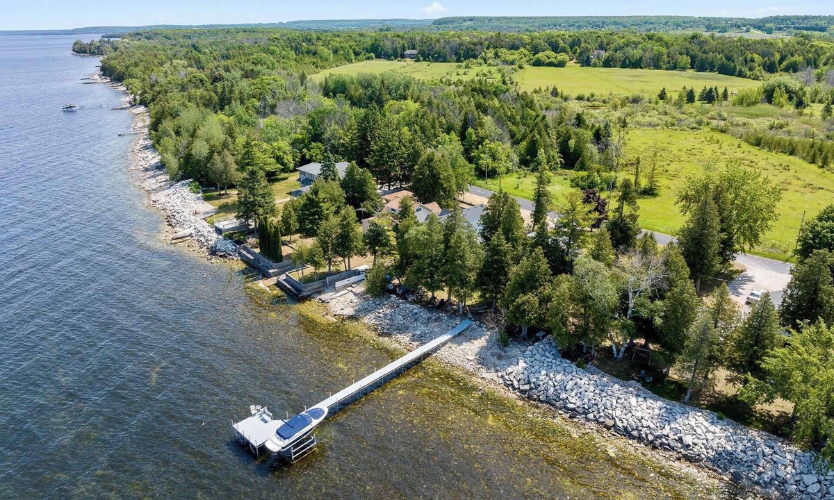 Idlewild Cottage | Private 100' Waterfront, 4BR - Heidaway Cottage