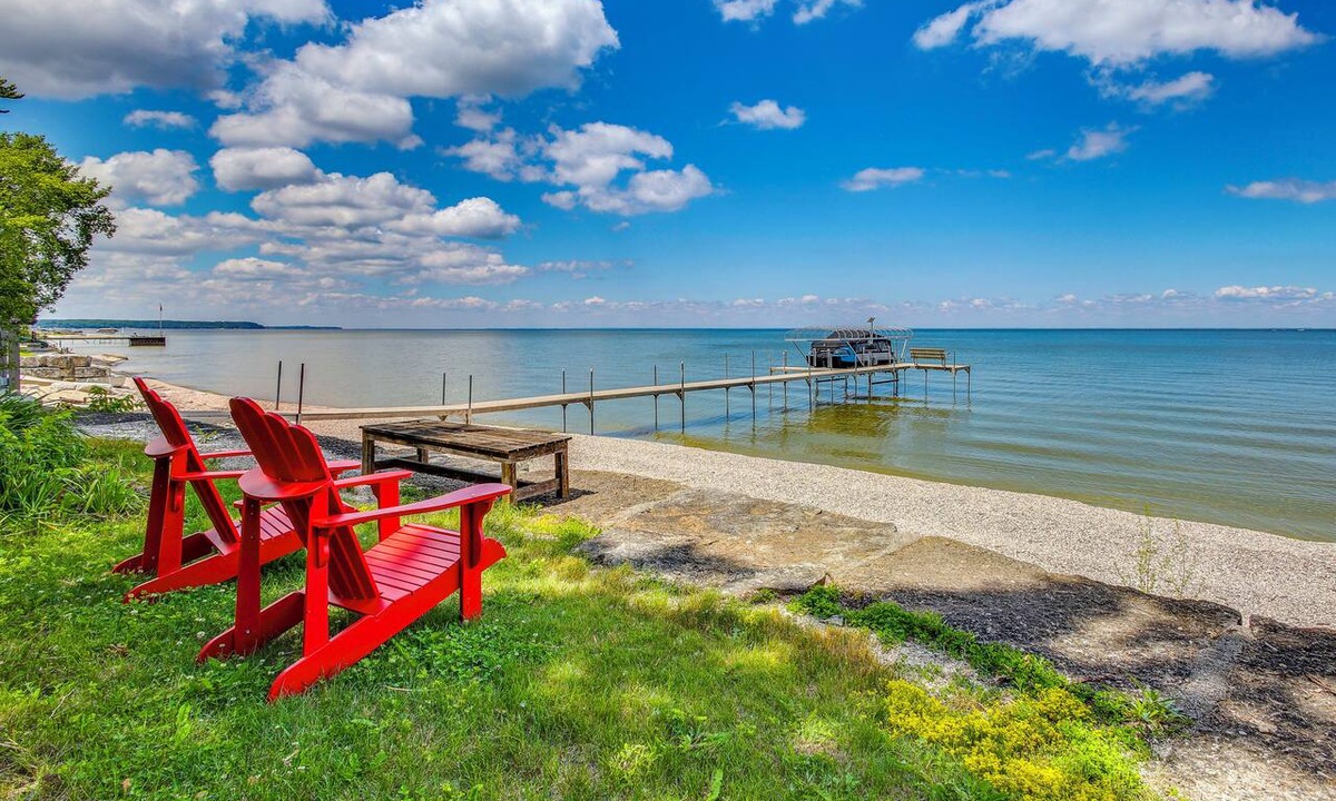 Kewaunee County House | Private Shoreline & Green Bay Views! Family Home
