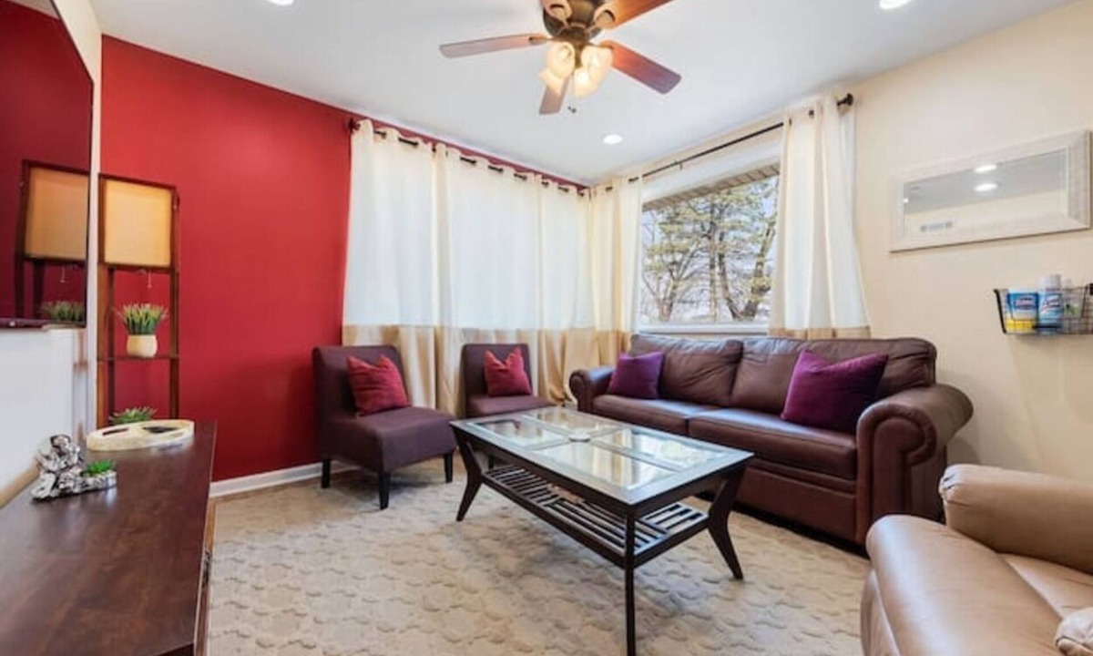 Lisle House | PROMO 15% MONTHLY DISCOUNT! Cozy House, Close to Benedictine & North Central