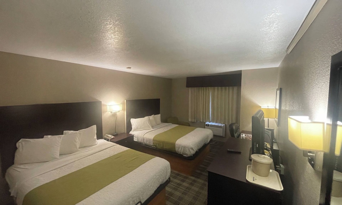 Council Bluffs Hotel | Quality Inn Council Bluffs I-80