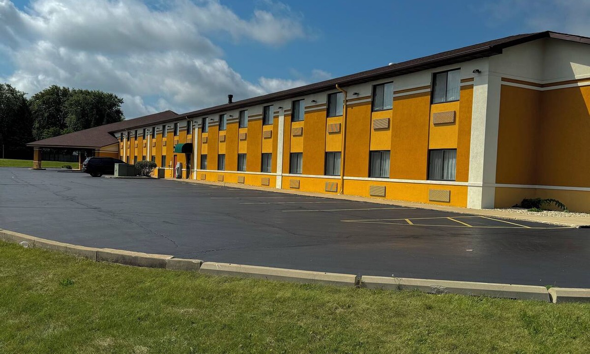 Sycamore Hotel | Quality Inn Sycamore - DeKalb