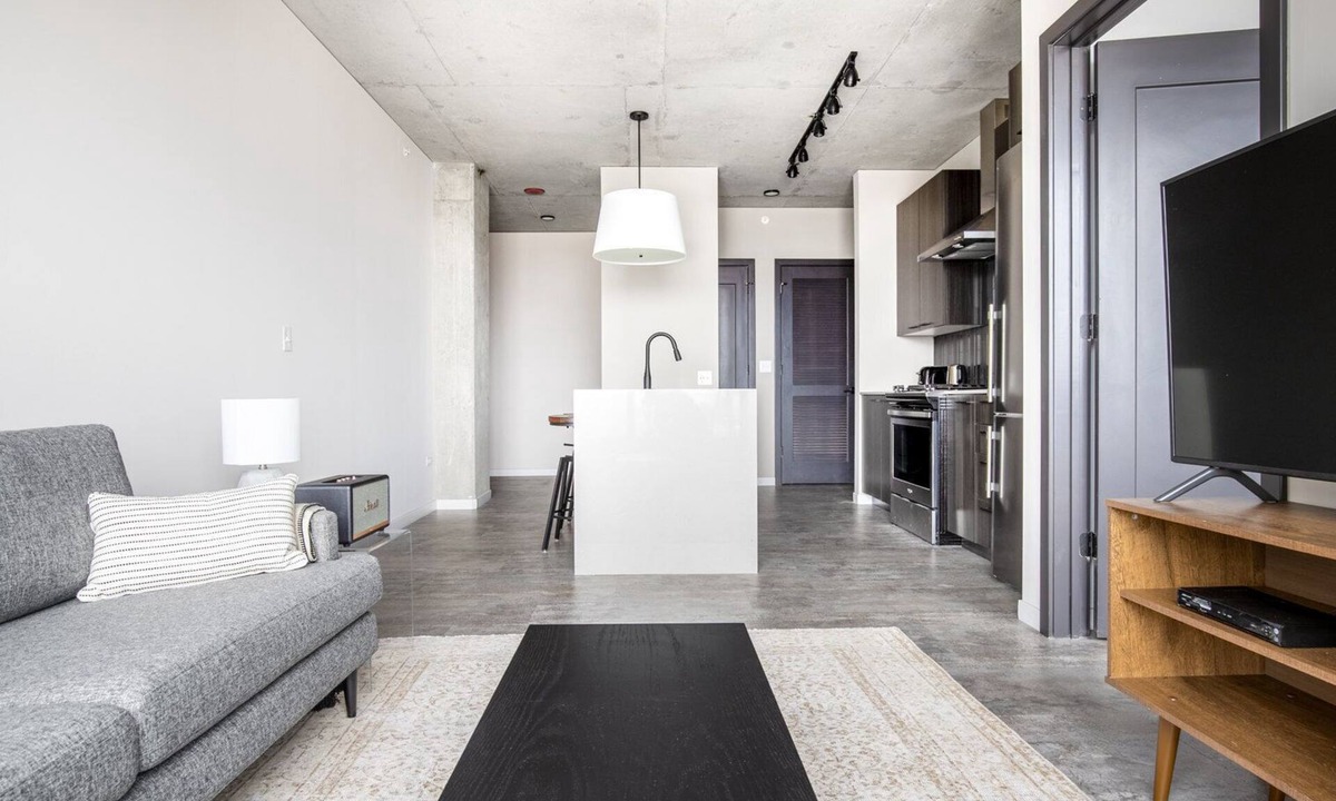 West Loop Apartment | Rad West Loop 1BR w/Pool, Gym, nr. Restaurant Row, by Blueground