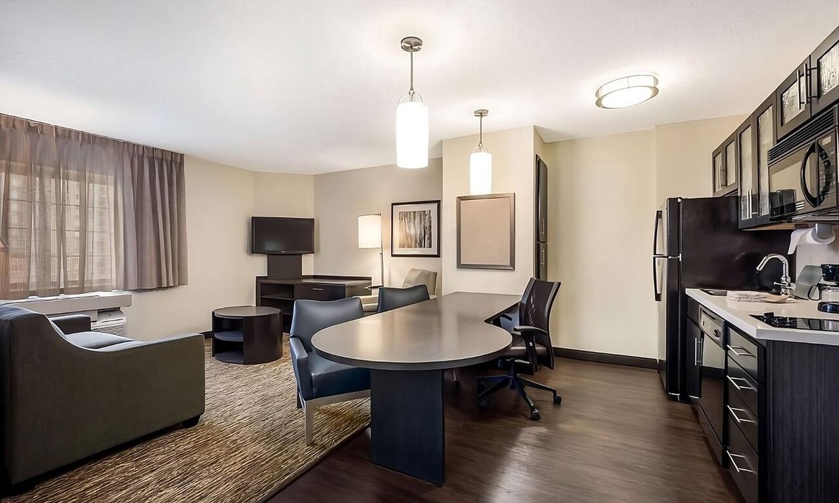 Waukegan Apartment | Ray Bradbury Experience Museum Tour! Kitchen, Pets Allowed