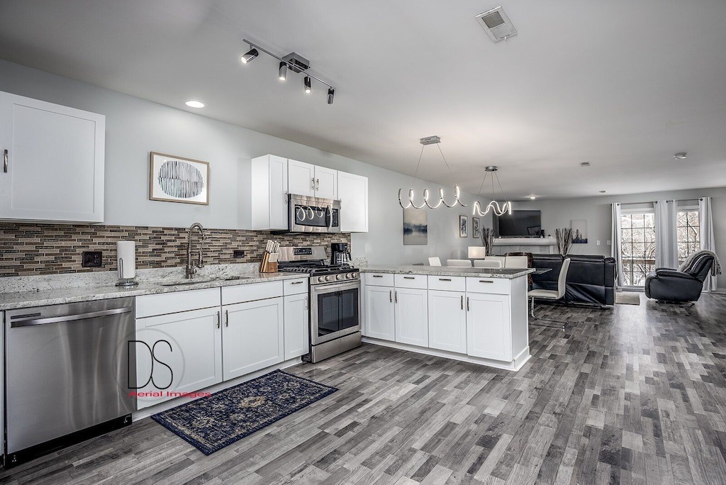 Oglesby House | Recently Updated 2bd, 2ba only 1 mile from Starved Rock