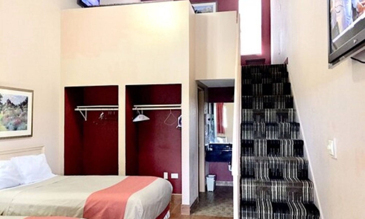 North Chicago Hotel | Red Carpet Inn Great Lakes