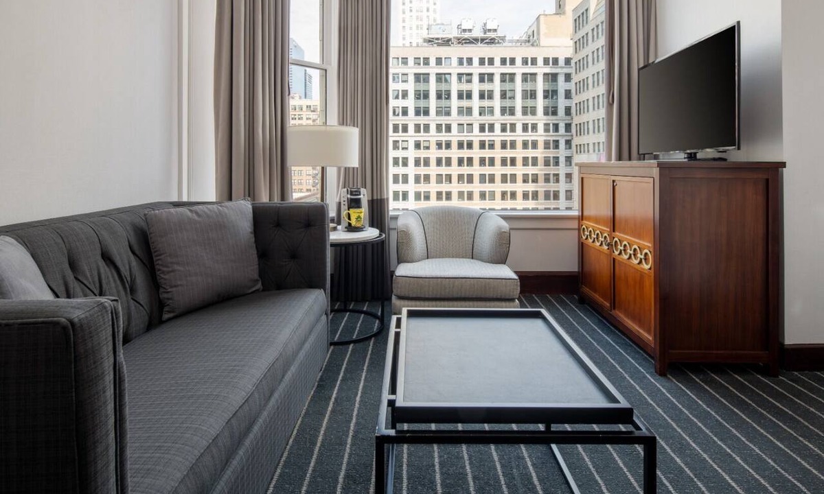Downtown Chicago Hotel | Relax in a Spacious King Suite with Stunning Views of Chicago