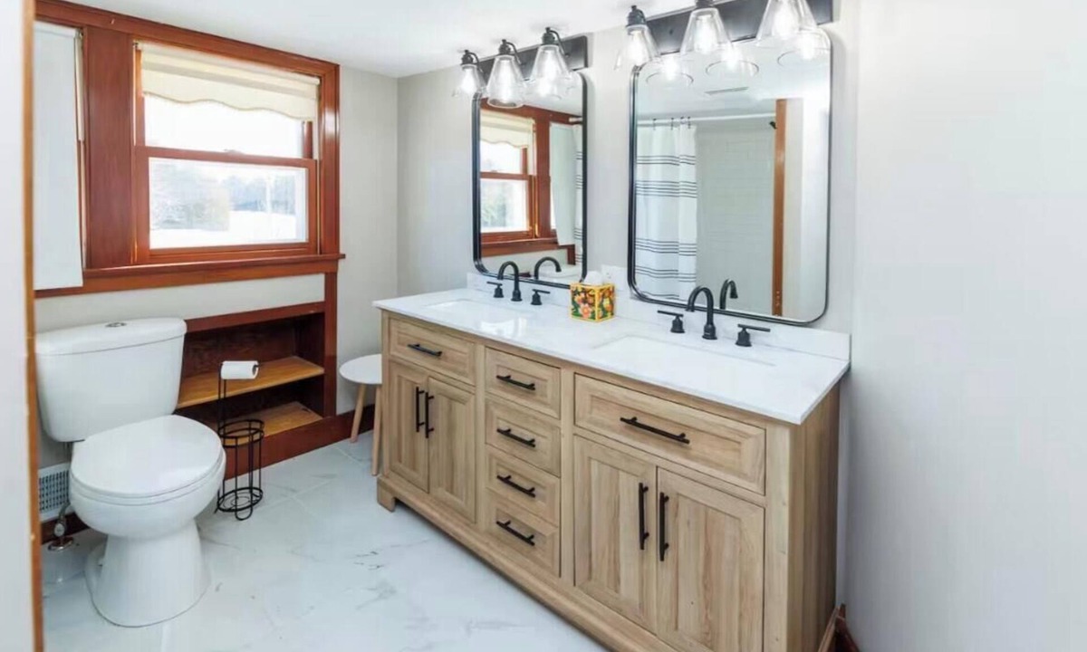 Jacksonport House | Renovated 3-bedroom across from the beach