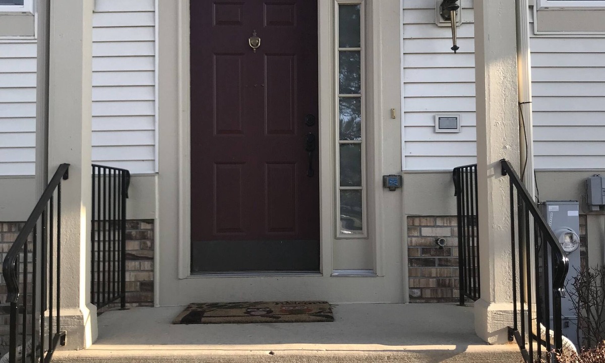 Wadsworth House | Retreat near Golf Course! Minutes from Lake Michigan! LongTerm-6 months+ Rental.