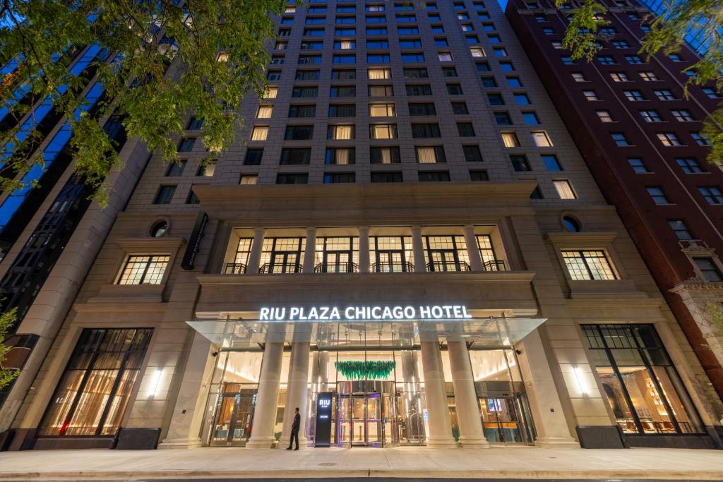 Streeterville Hotel | Riu Plaza Chicago