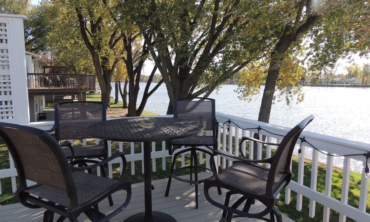 Moline House | Riverside Cottage