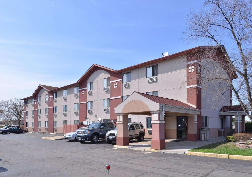 Waukegan Hotel | Rodeway Inn Waukegan - Gurnee