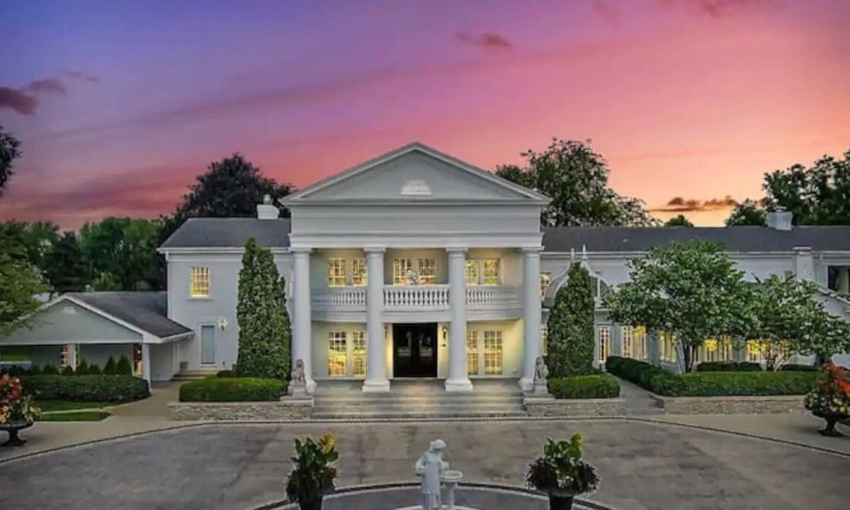 St. Charles House | Royal Mansion and gorgeous Venue on the Fox River
