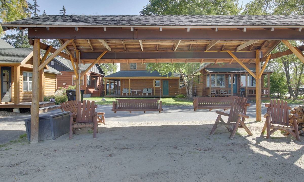 Krakow Cottage | Rustic Wisconsin Cabin on Shawano Lake!