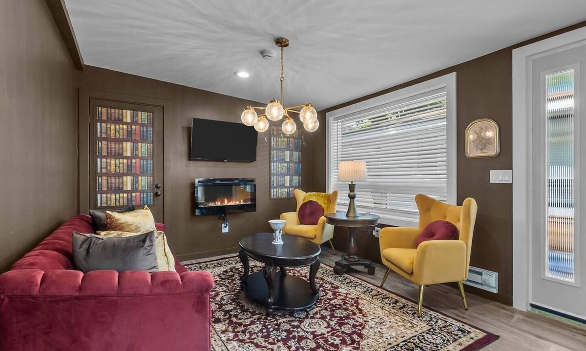 Williams Bay Apartment | Save 15%. Just Opened! Dwtn WB