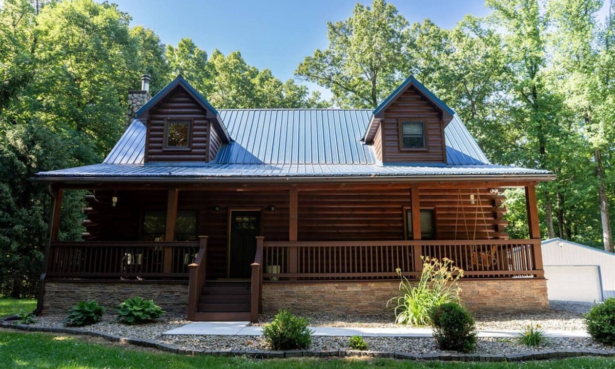 Marshall House | Secluded log home! The Falcone Lodge